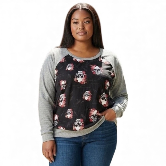 TORRID 1X Gray Sweatshirt Chiffon Black Red Skull Front R $59 - Picture 1 of 9